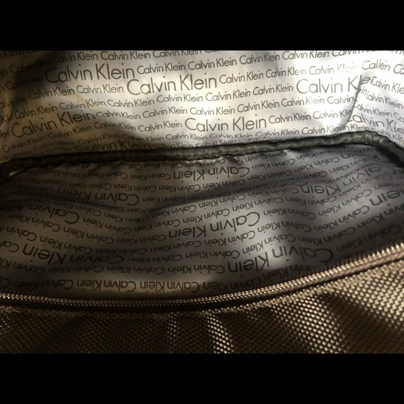 Calvin Klein Toiletry Bag - Picture 4 of 4